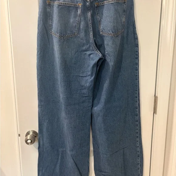 Abercrombie & Fitch High-Rise Wide Leg Jeans in Classic Blue Denim - Picture 5 of 5